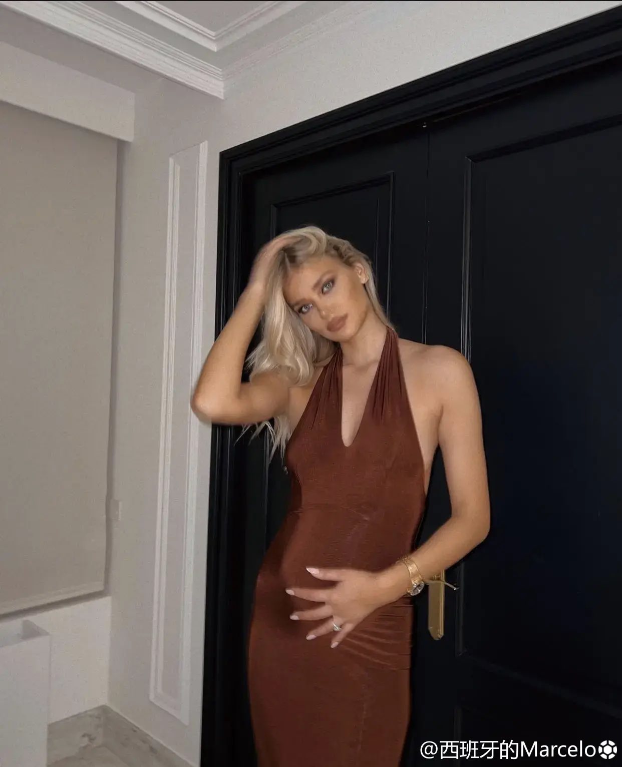 丨足球图片丨约维奇女友索菲亚米洛舍维奇更新社交