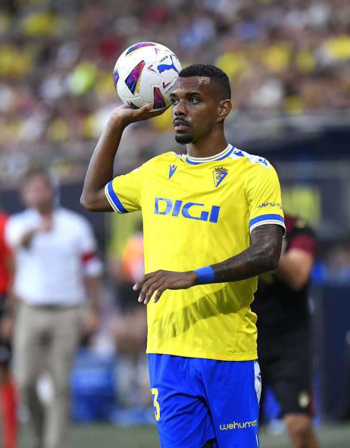 卢卡斯·皮雷斯在对阵阿拉维斯的西甲首轮上演加的斯.