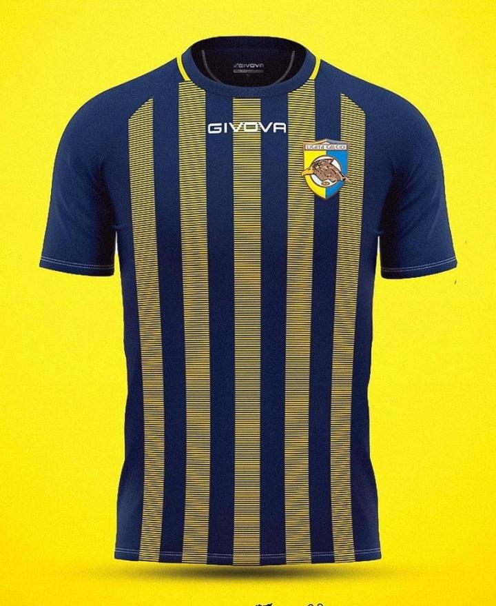 意丁球队利卡塔携手givova发布新赛季主客场球衣