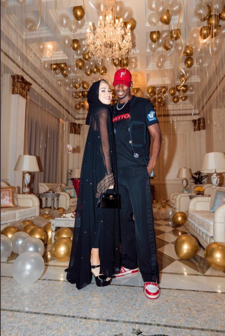 博格巴晒照为爱妻庆生最棒的妻子最好的母亲