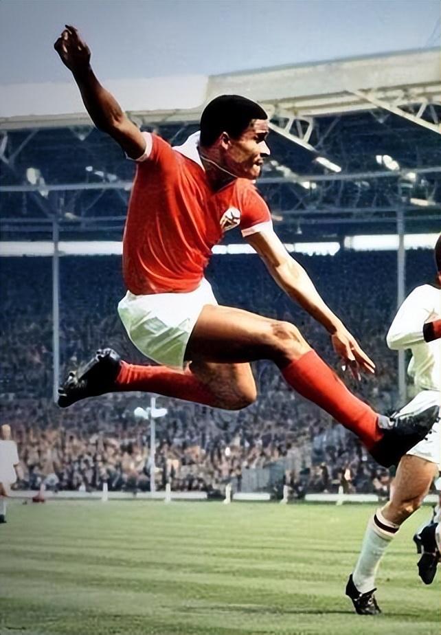 1966年英格兰世界杯,尤西比奥带领葡萄牙国家队夺得了世界杯最佳战绩
