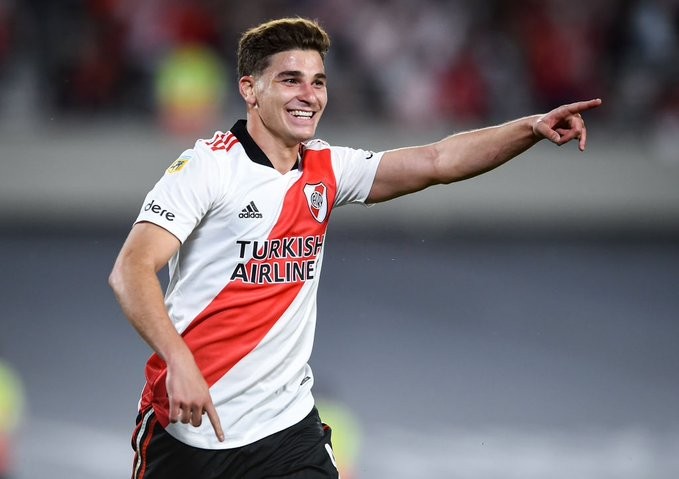 记者阿尔瓦雷斯打算离开河床巴萨有意签人