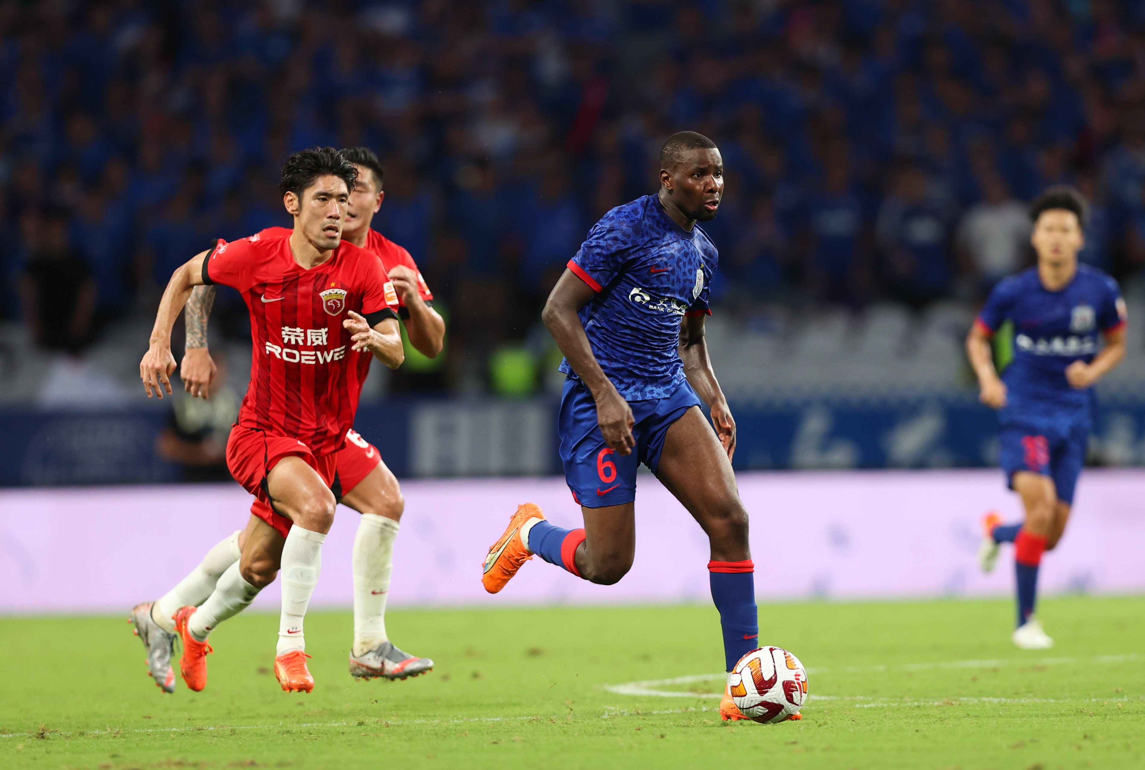 连续失误葬送良好开局 上海申花0-5上海海港