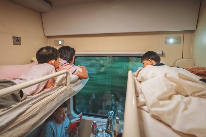 我们这次去长春选择搭乘z516次软卧出行,全程约22小时.