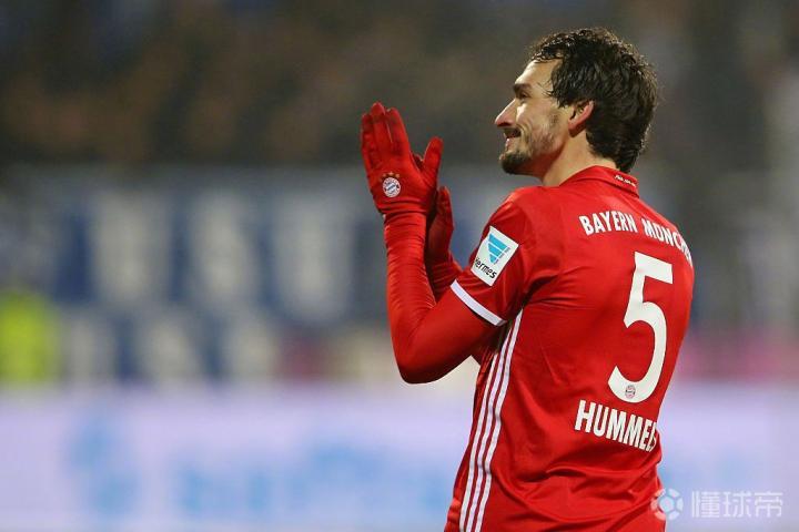 胡梅尔斯迎33岁生日拜仁官方感谢你曾经为拜仁作出的贡献