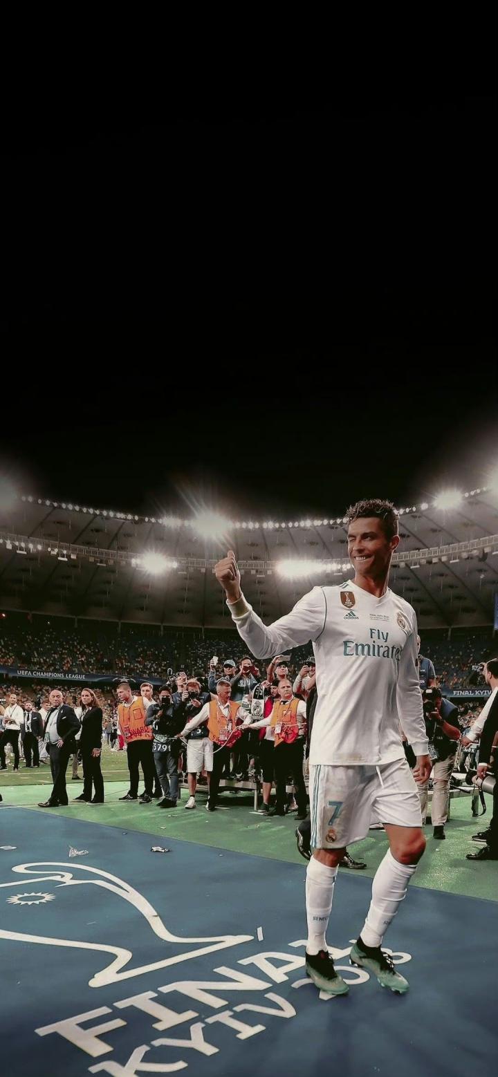 c罗壁纸你怀念皇马18年的那一个夏天吗?