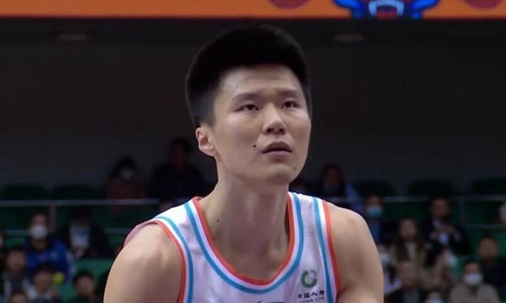 刘冠岑得分赛季新高山东男篮力擒无牙虎新援持续水货表现