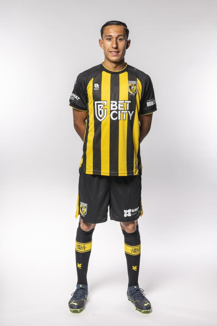 维特斯发布202324赛季主场球衣