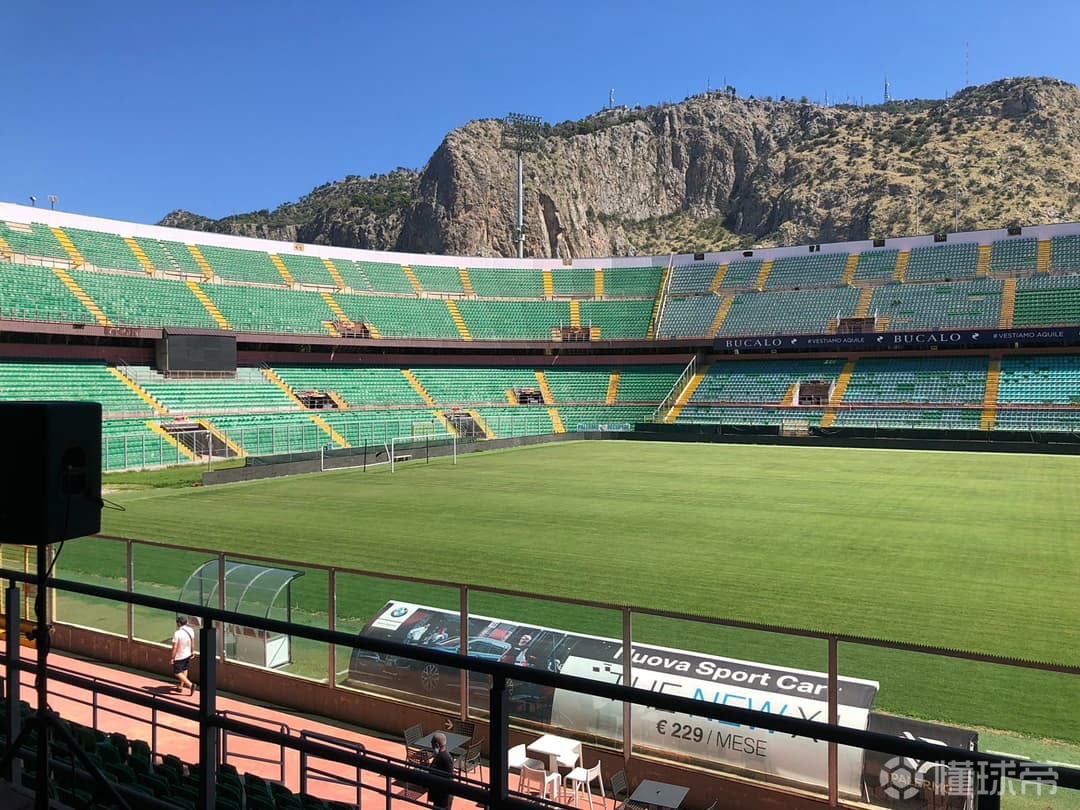 现处于意丙联赛的巴勒莫队主场伦佐巴尔贝拉球场
