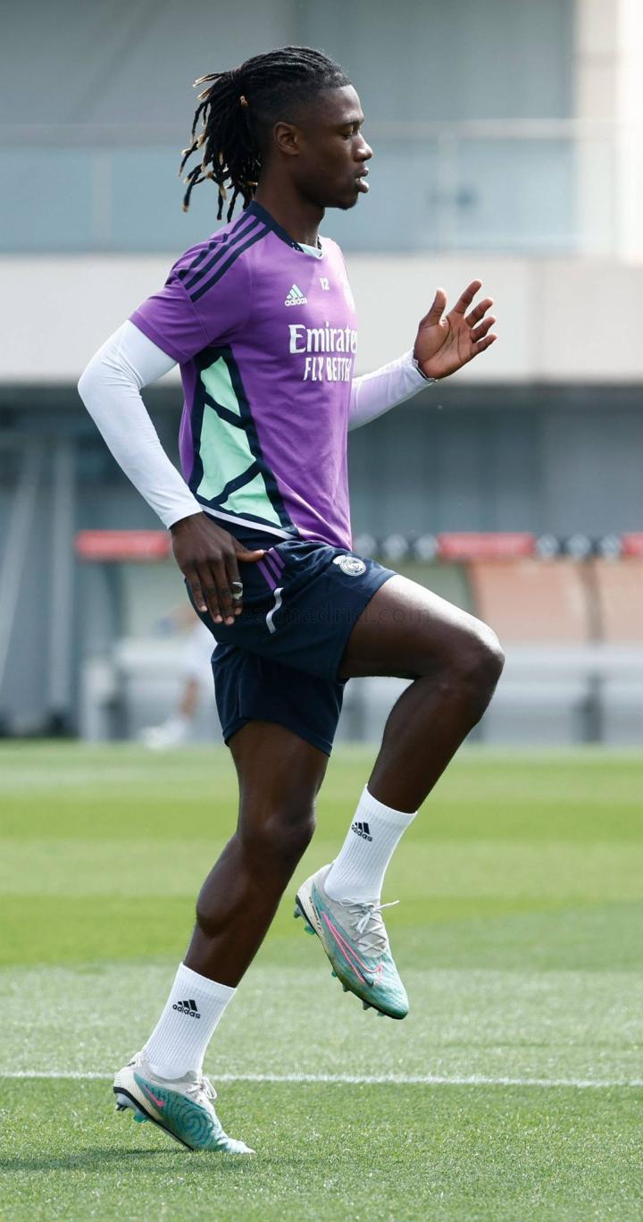 卡马文加回到团队训练