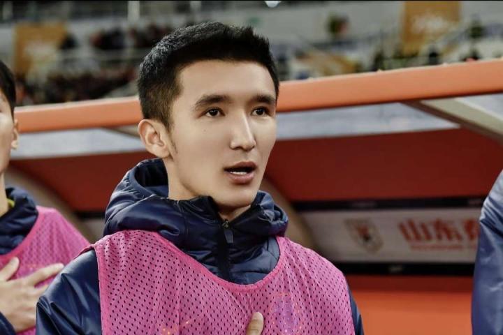 新疆籍球员佧米然首发出战北京国安就压着打