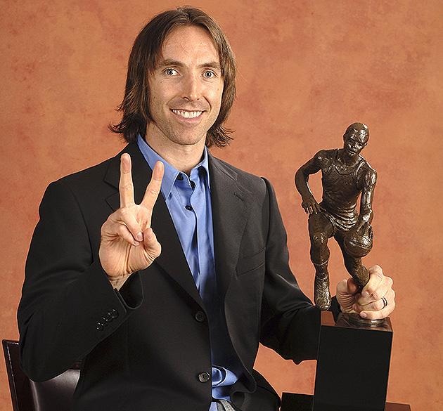 ，但他却在勇士胜率的提升上占有优势，而这素来也是mvp评选的标准之一。2004-05赛季，纳什的加盟