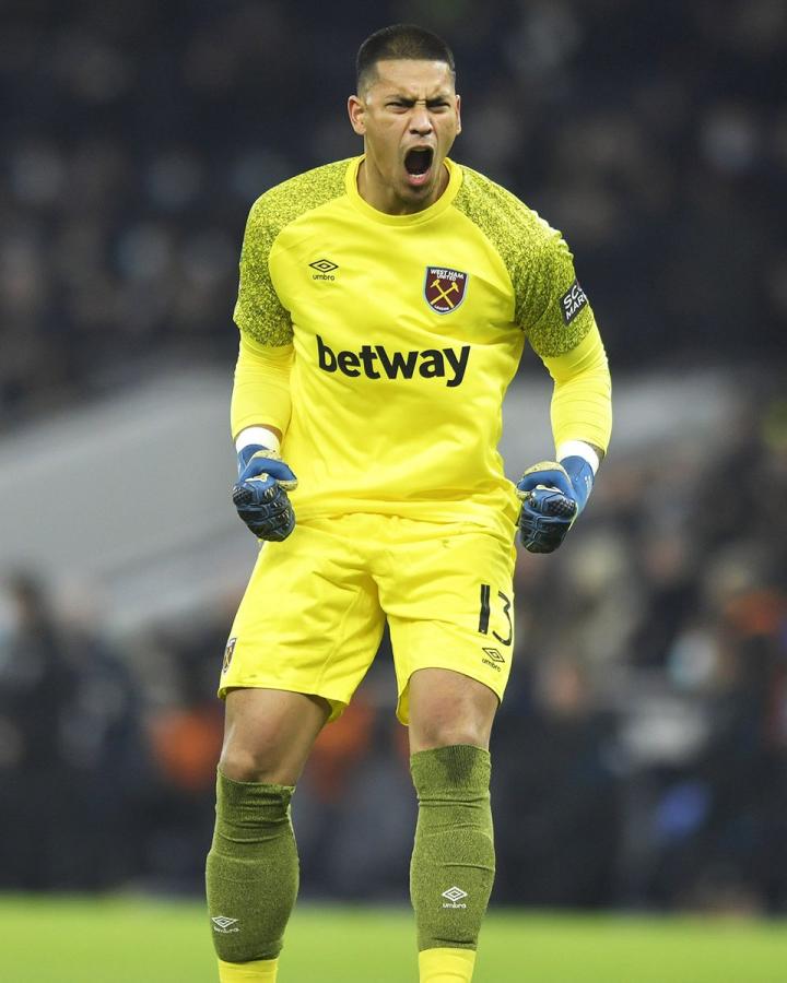 恭喜阿雷奥拉上演铁锤帮生涯的英超首秀