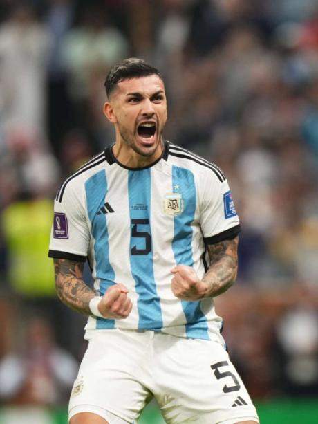 帕雷德斯晒与梅西合照:不用再争论了,你就是历史最佳|阿根廷|巴黎圣日