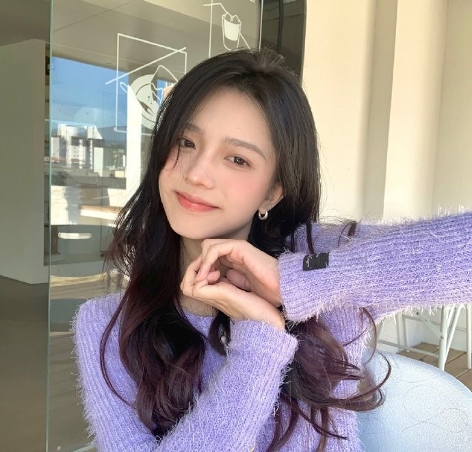 网络红人,美妆博主,同时也是福建龙岩学院的校花