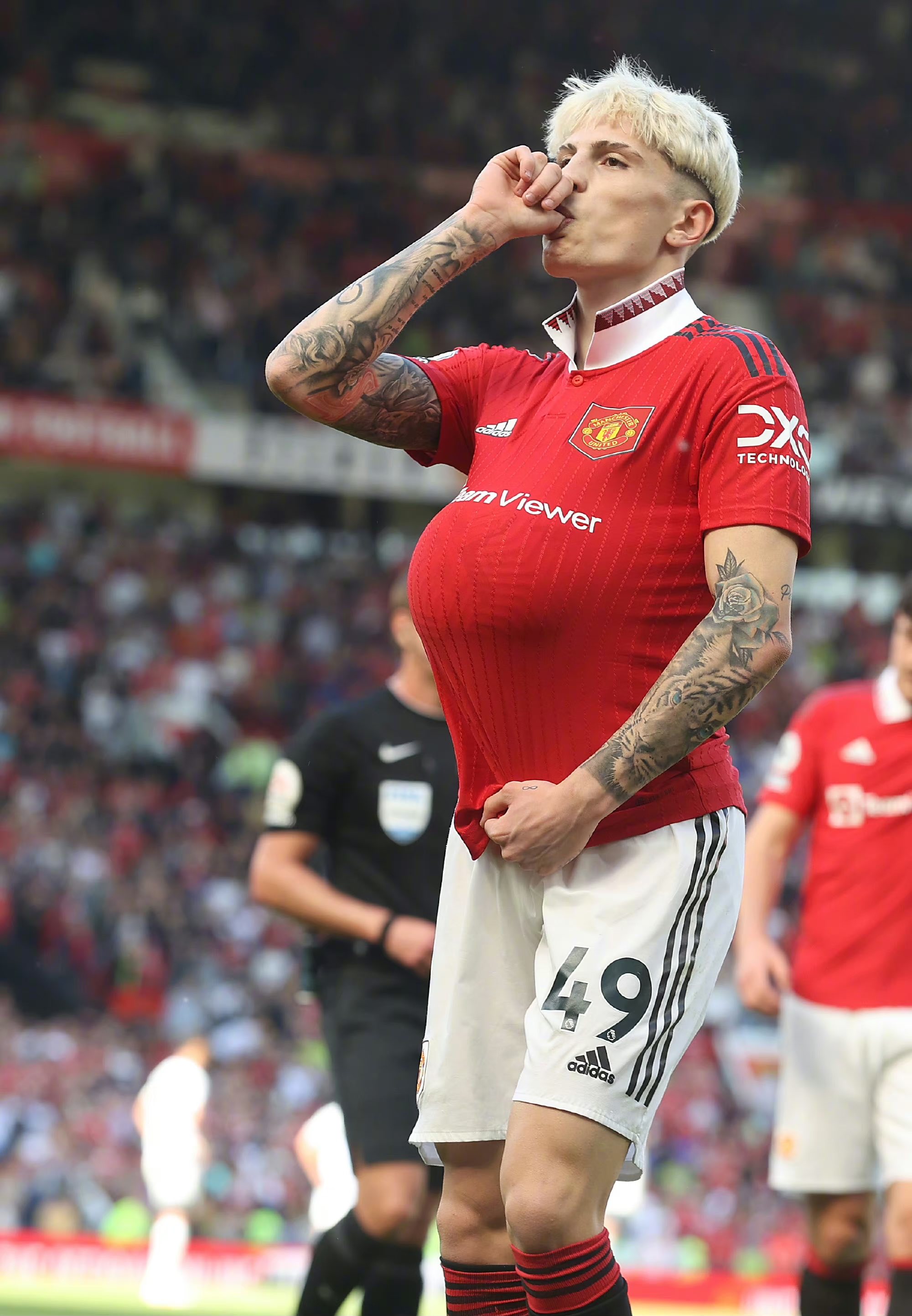 图评丨亚历杭德罗加纳乔的手臂上有一个身穿7号球