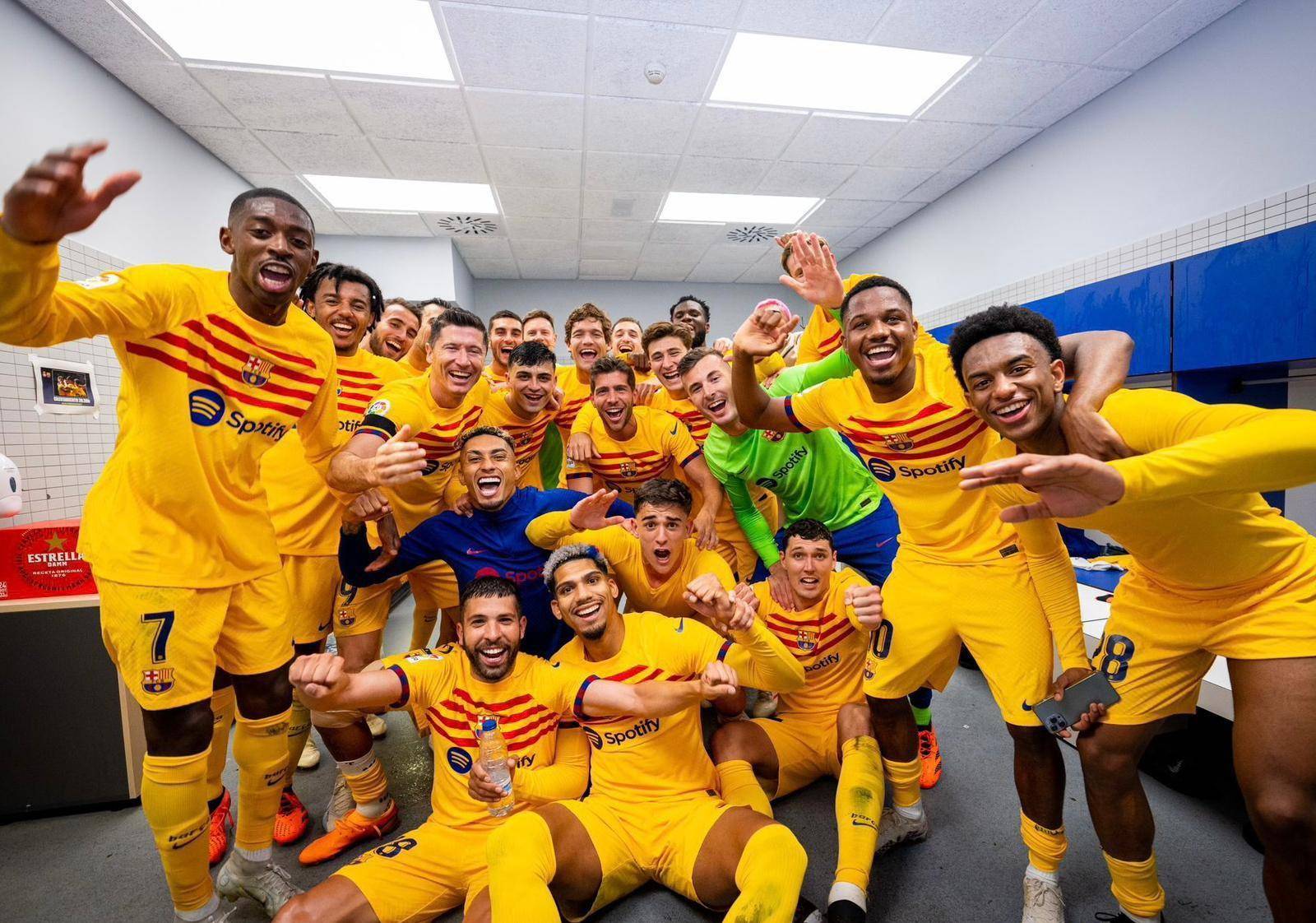 巴塞罗那夺得4年来首座联赛冠军 15名球员夺得生涯首冠