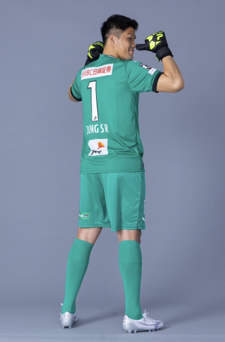 川崎前锋发布2023赛季客场和守门员球衣