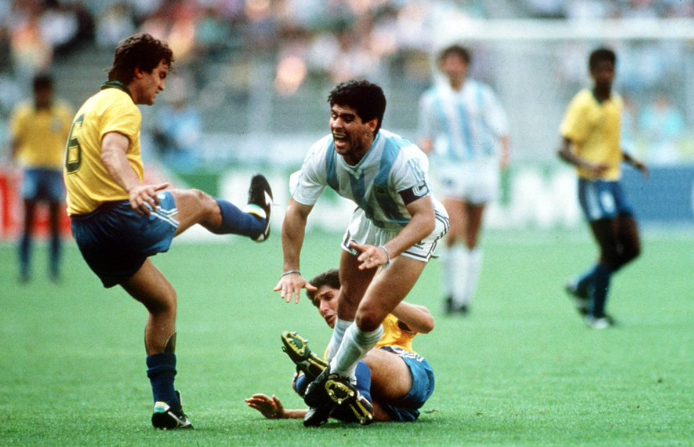 世界杯奇葩故事:马拉多纳巧下蒙汗药,巴西"大郎"原地懵圈 - def