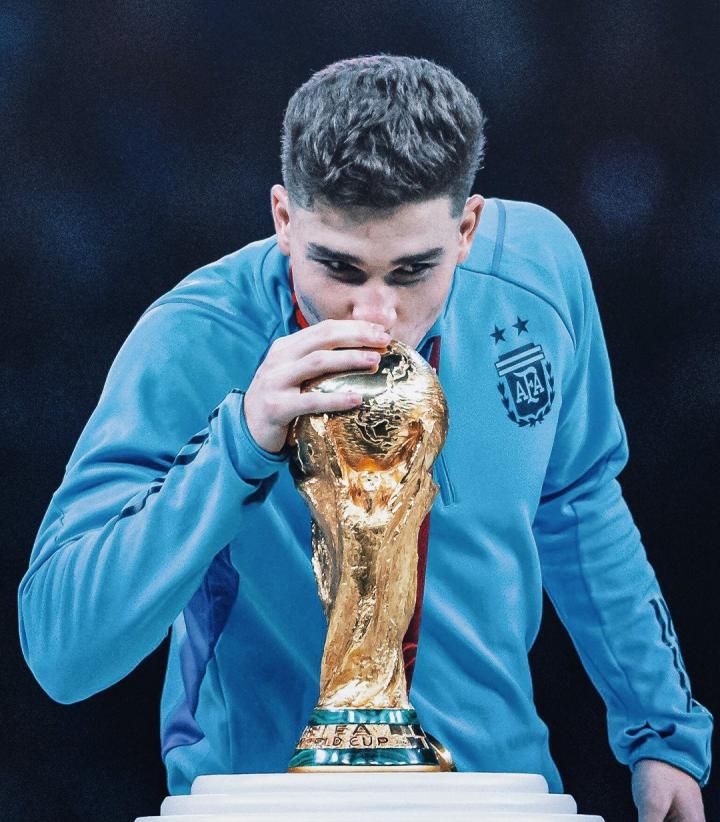 阿尔瓦雷斯打破皮克纪录