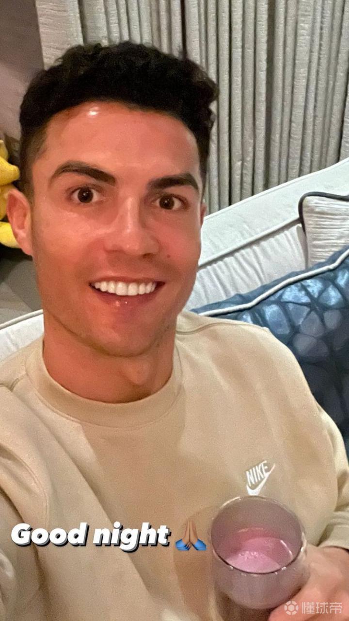 c罗晒帅气自拍照晚安