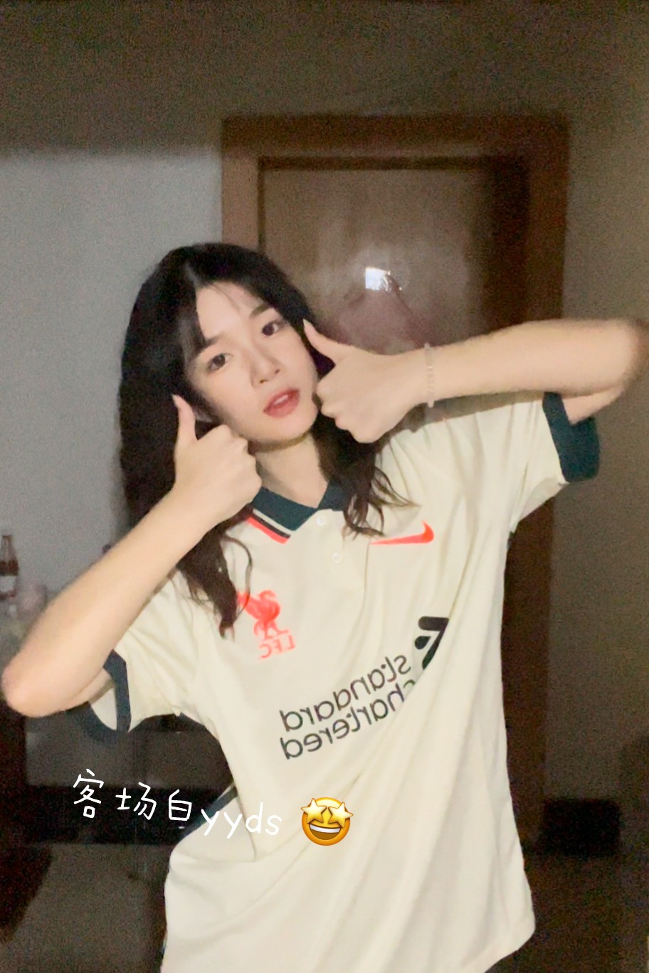 女球迷采访摇滚女孩爱上利物浦她还是院队里的守门员