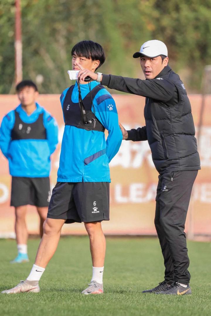 赛前曹睿全力以赴力争三分