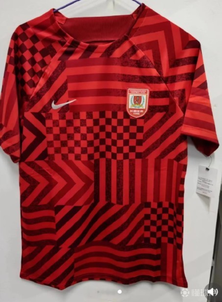 网传长春亚泰新赛季球衣,酷似莱比锡rb,萨尔茨堡红牛赛前衫|长春亚泰