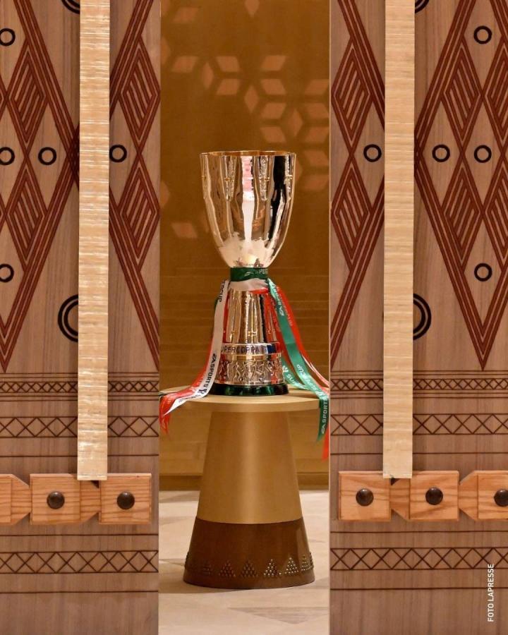 意大利超级杯冠军奖杯已经运抵沙特米兰德比大战杯赛.