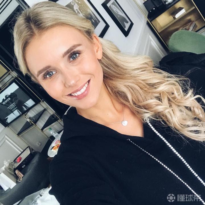 [球色怡人81期]多特蒙德队长罗伊斯妻子斯嘉丽|懂球帝