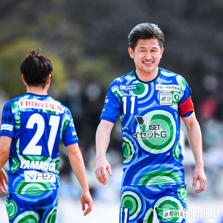 三浦知良在今天的JFL（日本第四级别联赛）铃鹿得|三浦知良|铃鹿得分手|懂球帝