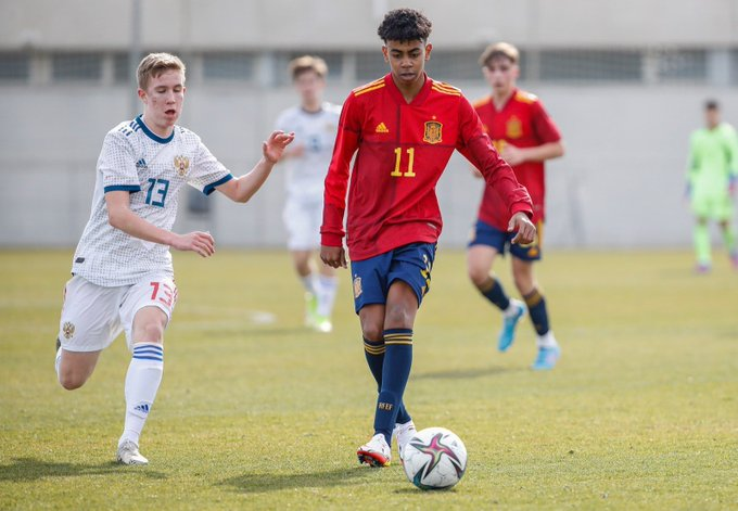 球探报告巴塞罗那07级前锋亚马尔模板内马尔马赫雷斯