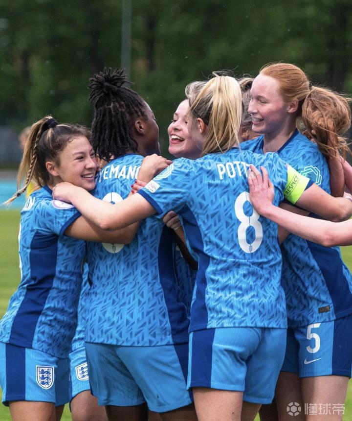 阿杰芒在U17女子足球欧洲杯上已经连续两场梅开二度，...