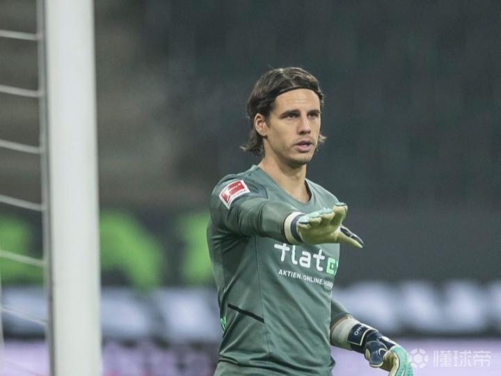 对阵美因茨一役门兴门将索默毫无疑问地成为了了g