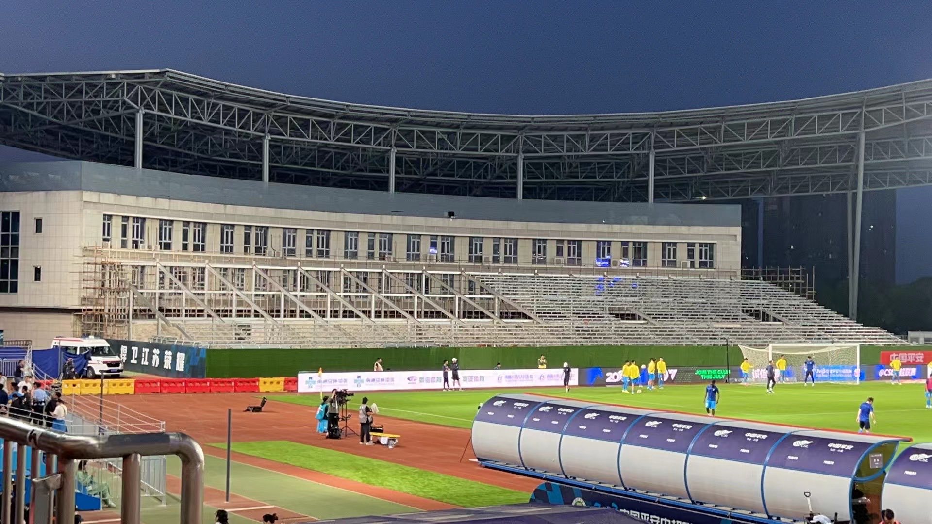 南通支云主场如皋奥体中心为满足球迷狂热的看球需求.