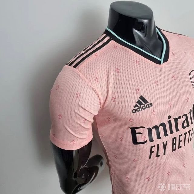 阿森纳下个赛季第二客场队服赏析樱花粉彰显个性与