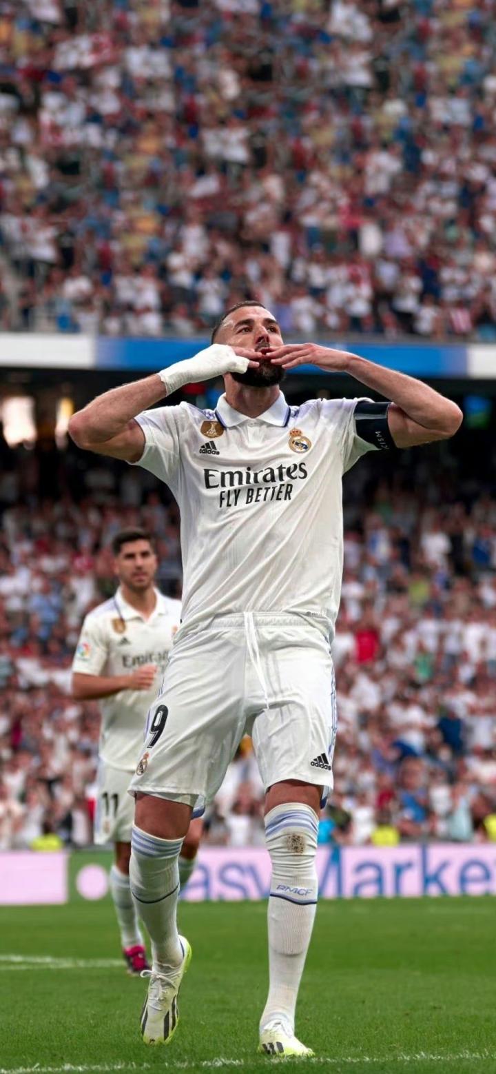 前皇马球员本泽马壁纸[流泪狗头][流泪狗头][流.