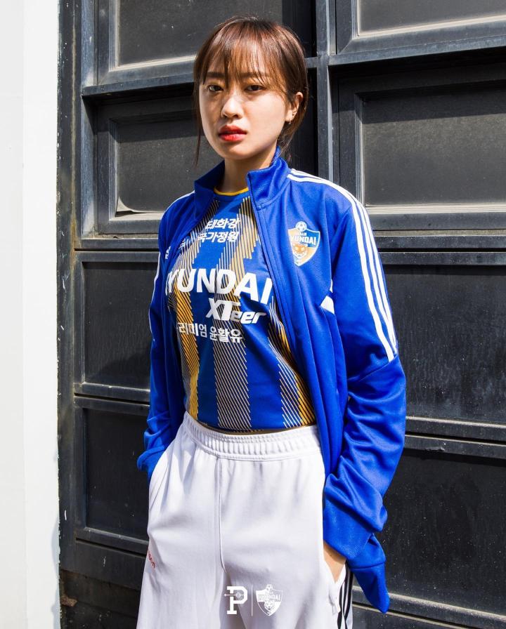 蔚山现代这赛季的球衣挺好看的