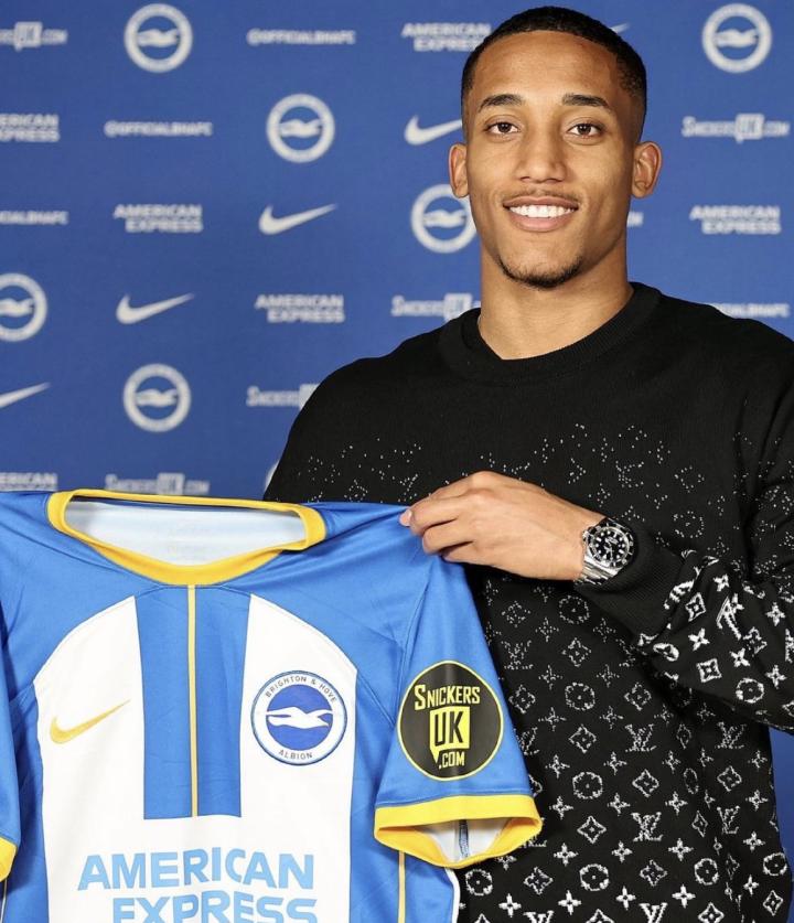 官宣:21岁的巴西前锋若昂·佩德罗从沃特福德转会.