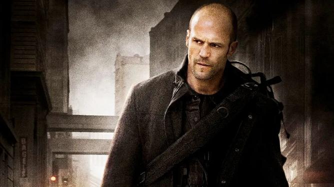 亚瑟(杰森61斯坦森jason statham 饰)入行多年,在自己以前的搭档
