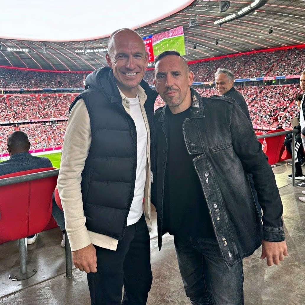 拜仁传奇球员里贝里和罗本好不容易来一次安联球场看