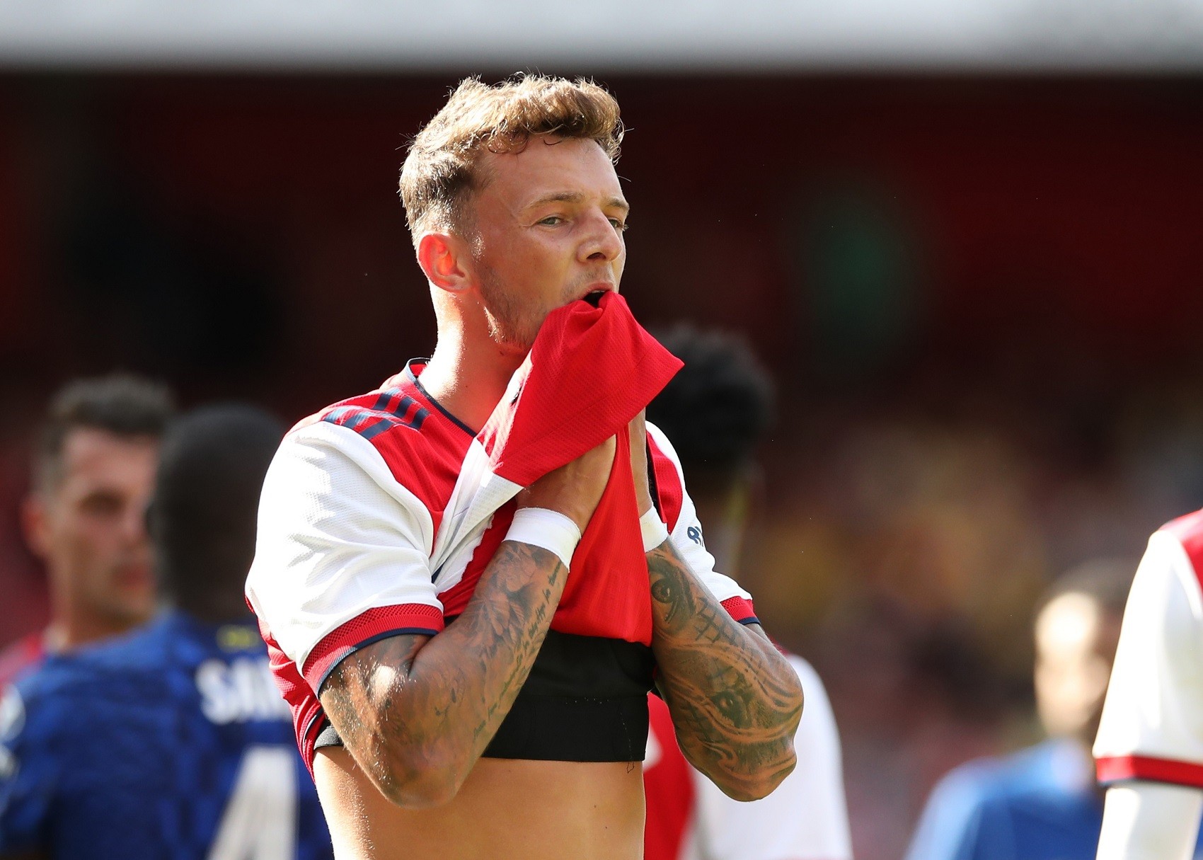 自21年4月以来,本-怀特是首位在英超自摆乌龙的阿森纳球员