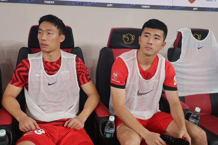 李圣龙李帅武磊进球上海海港主场3比1力克武汉三镇