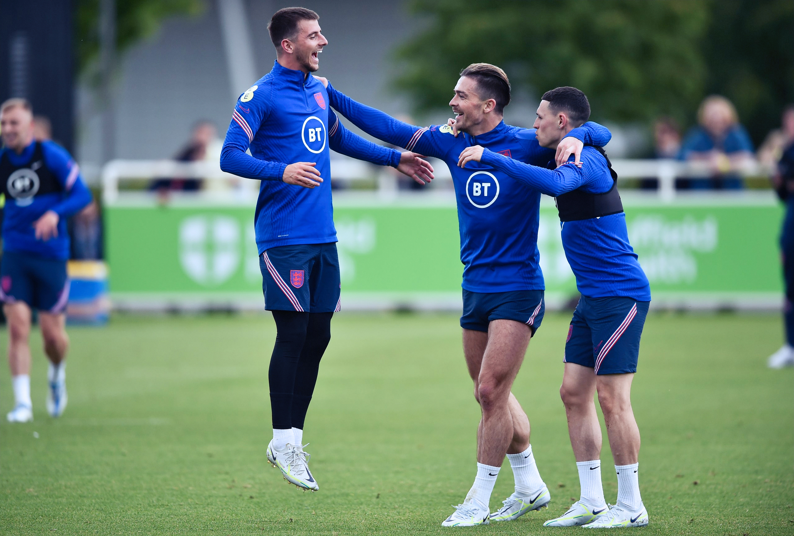 英格兰队训练芒果糯米与曼城双星福登格拉利什基