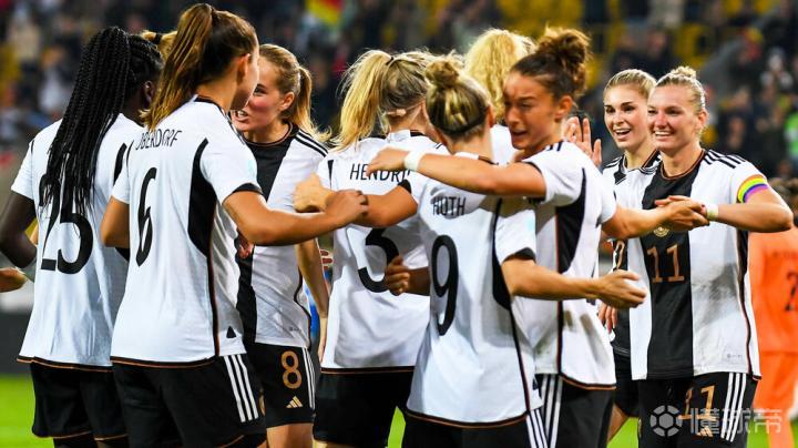 沃尔夫斯堡女子足球阵中拥有17名现役国脚，其中包括1...