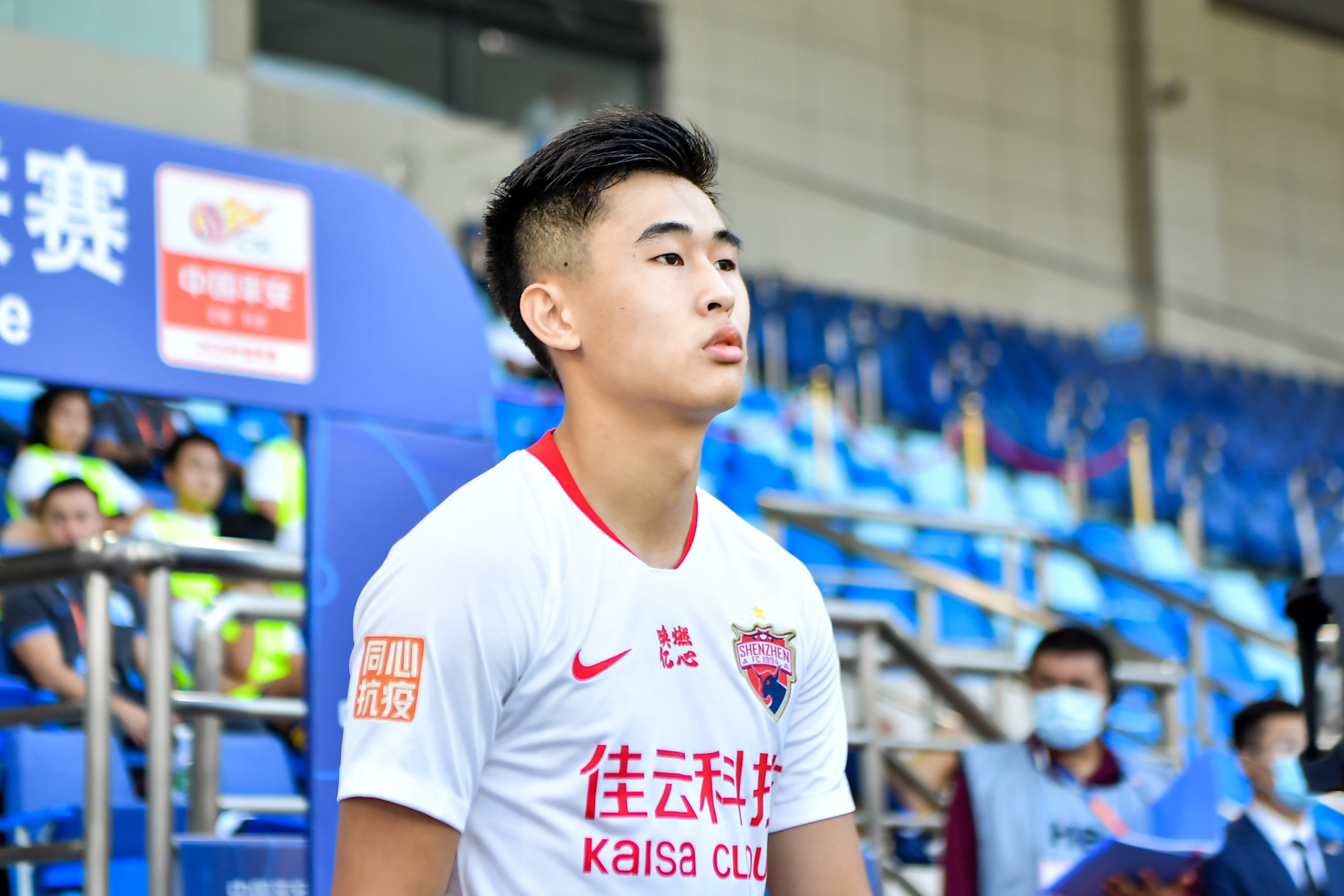 戴伟浚目前合同尚未到期,而深圳队至今还拖欠着从狼队引进戴伟浚的