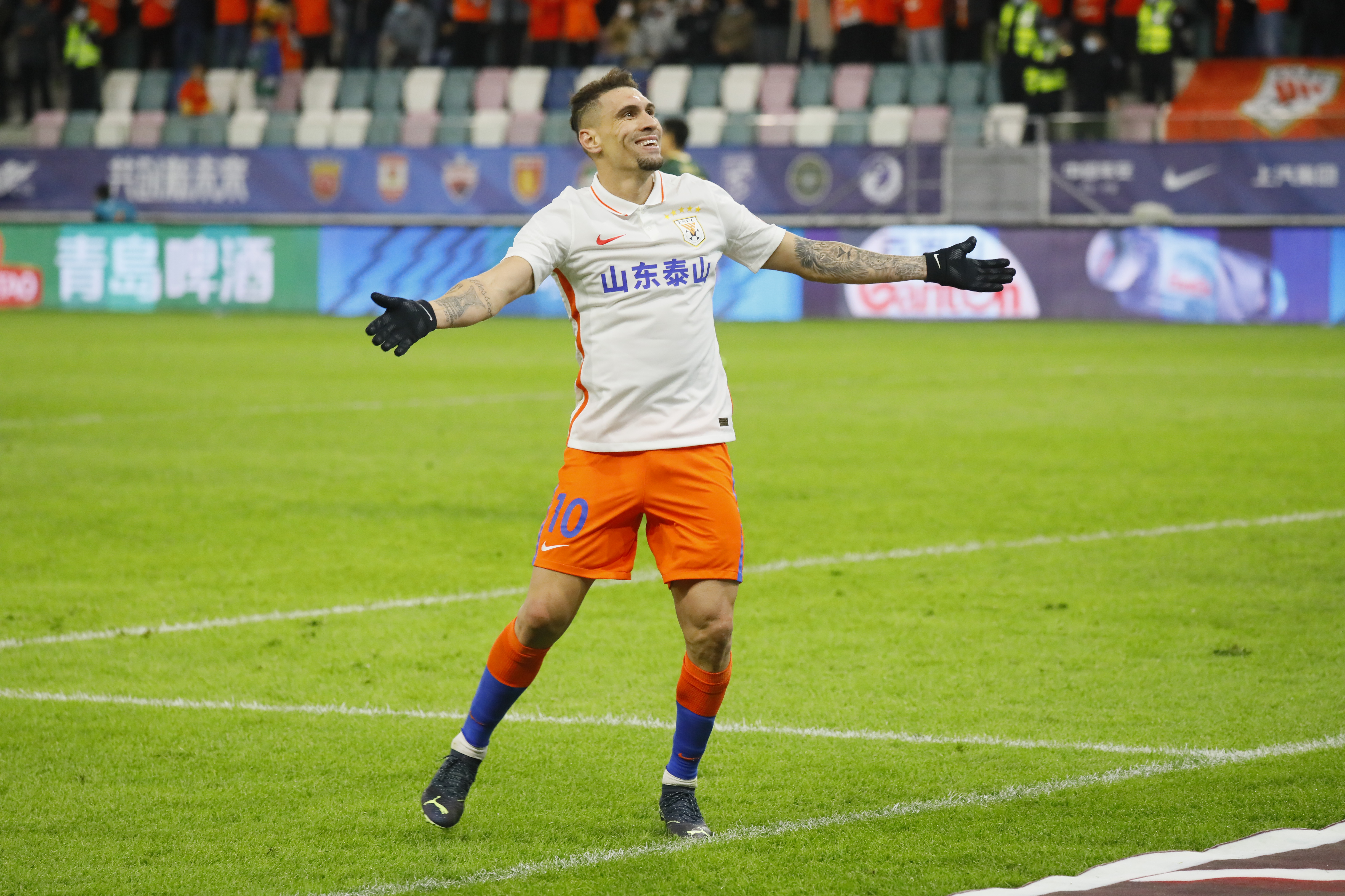 泰山平国安球员评分莫伊塞斯全场最佳王大雷判若两人