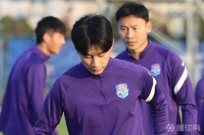 天津足球名宿沈福儒巴顿连停带过的那个球有点姆巴佩的影子