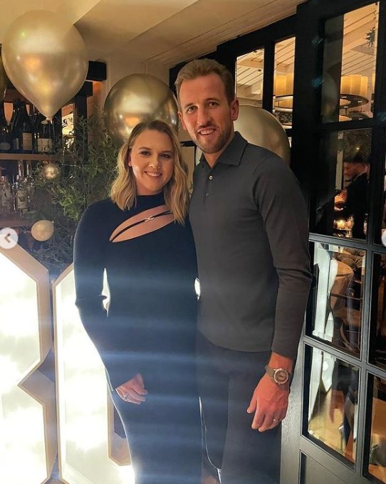 凯恩晒照秀恩爱祝我美丽的老婆30岁生日快乐爱你么么哒