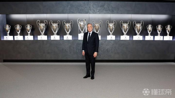 荣耀时刻弗洛伦蒂诺将第14冠放进皇马荣誉室